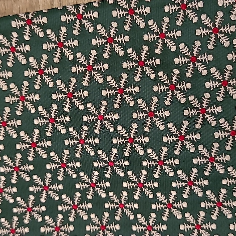 ROBERT TALBOTT Metallic Dark Green Snowflake Floral Hand Sewn USA Mens Silk Tie - Picture 3 of 6